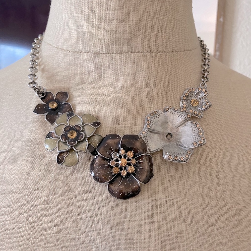 Statement necklace